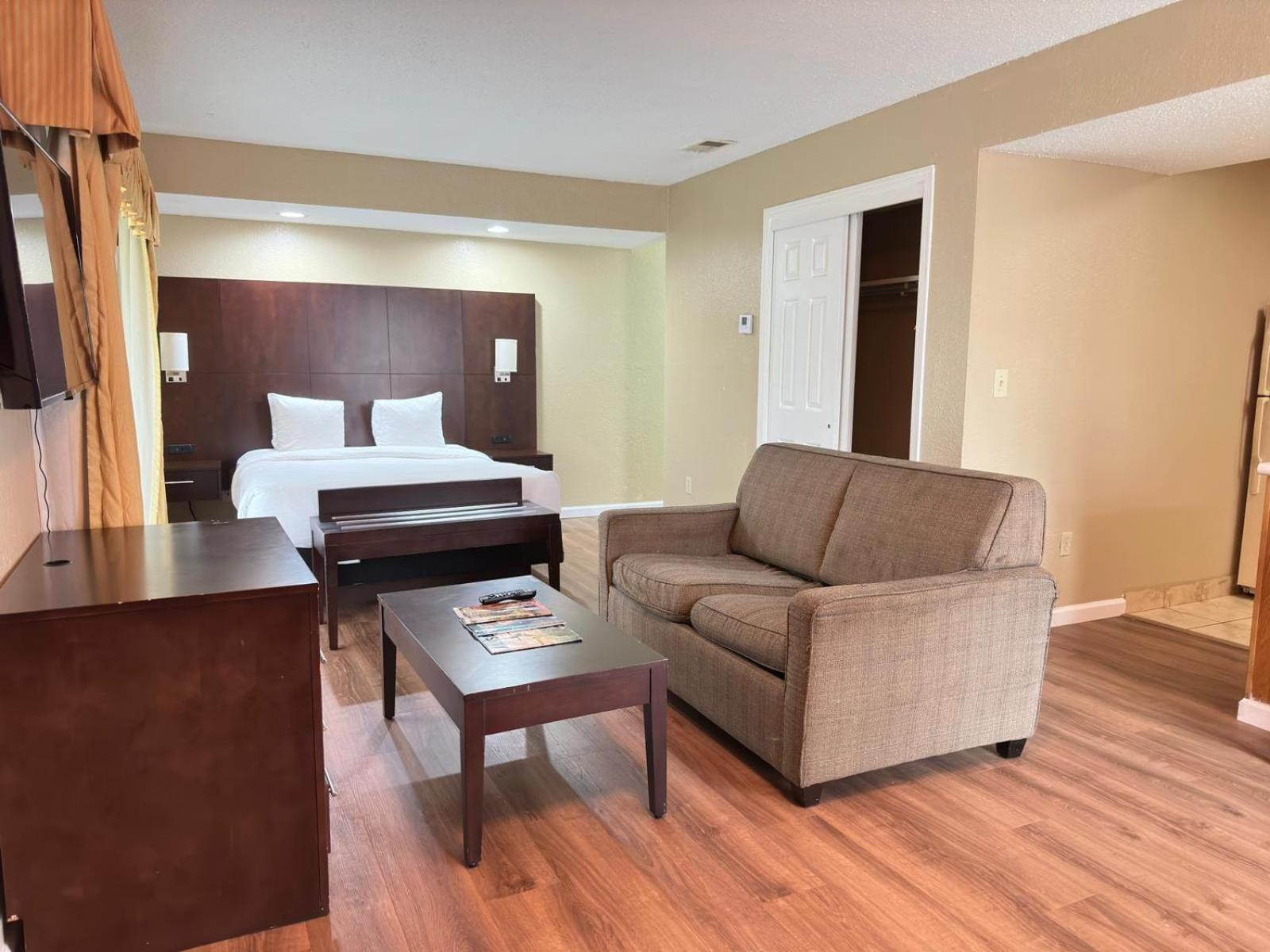 Hawthorn Extended Stay By Wyndham Wichita Exterior photo