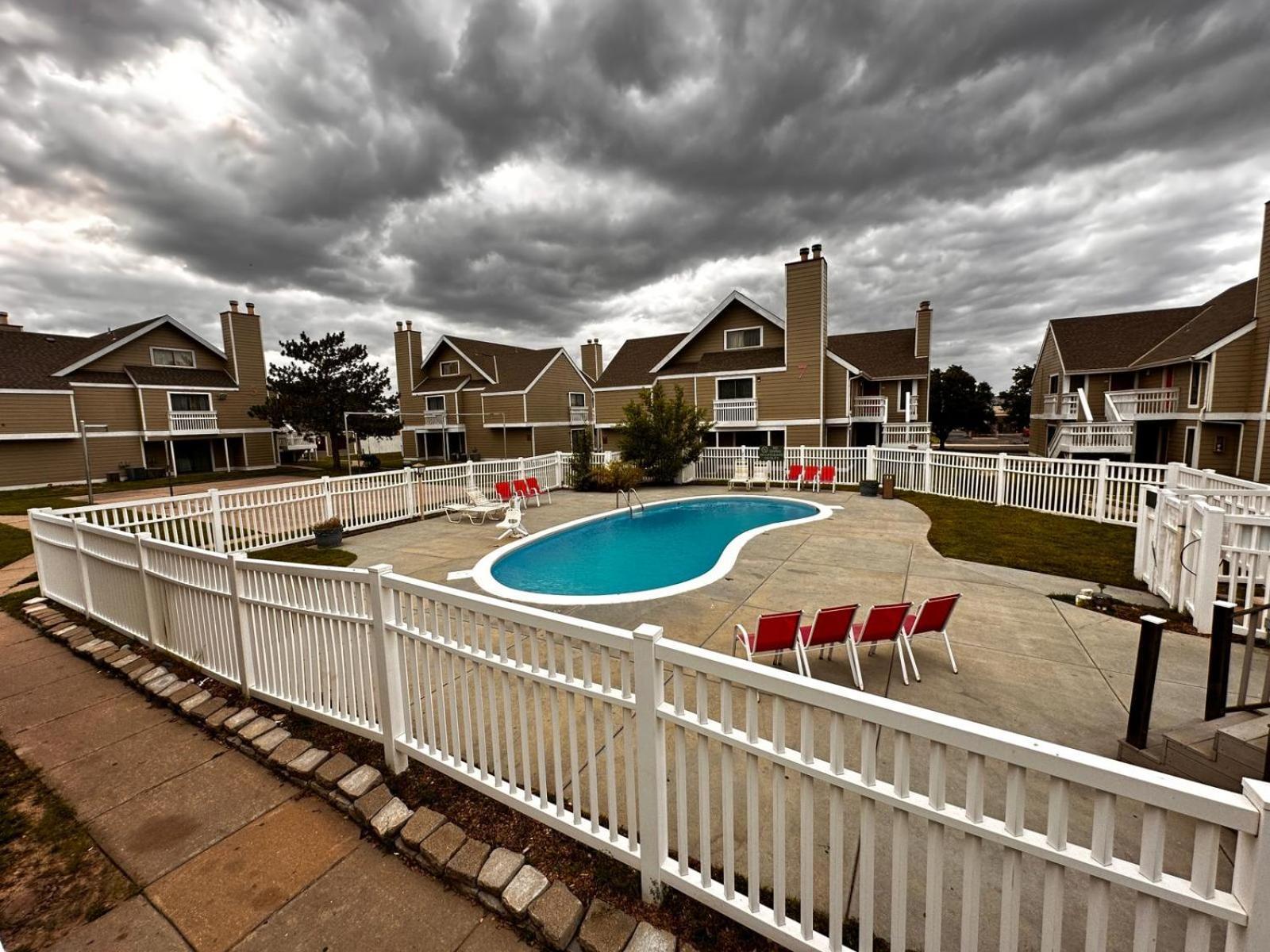 Hawthorn Extended Stay By Wyndham Wichita Exterior photo